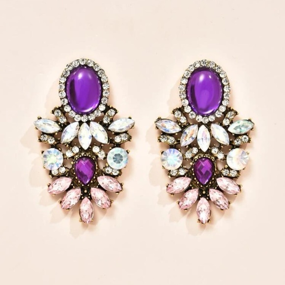 Iridescent Jeweled Earrings - Green - Picture 3 of 6